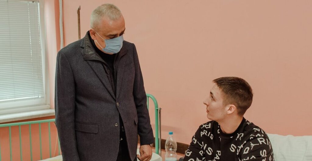 Bakić posetio dečake primljene u bolnicu zbog trovanja hlorom