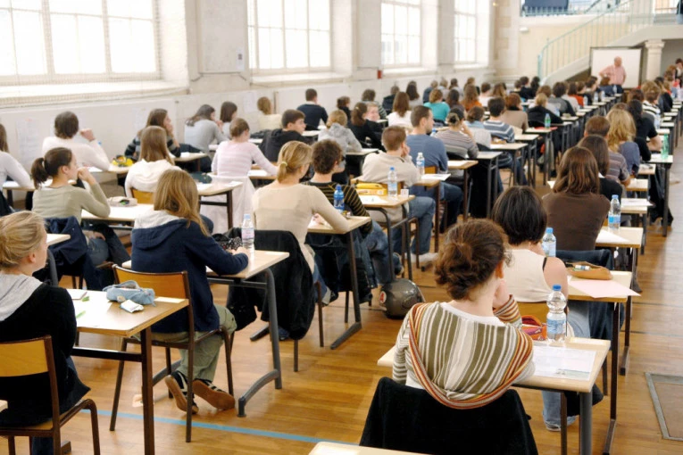 Održan prijemni ispit na Pravnom fakultetu za privredu i pravosuđe