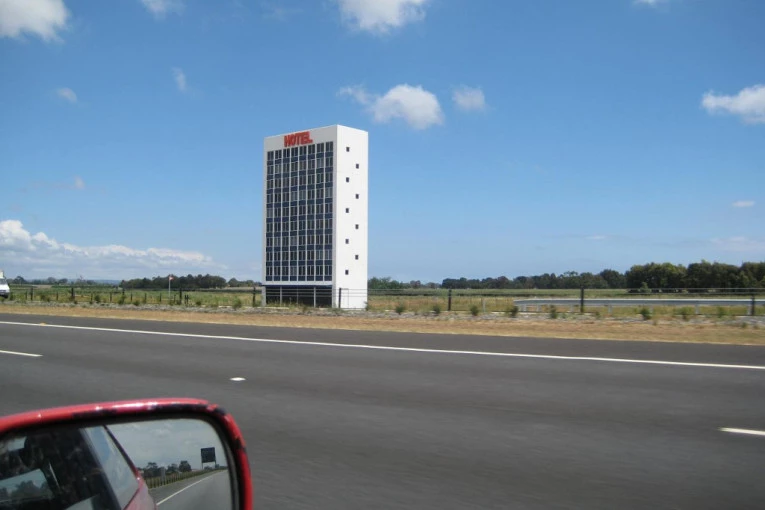 Bizarni LAŽNI hotel pored auto-puta u Australiji - zbunjeni vozači pokušavaju da rezervišu noćenje u nepostojećim sobama