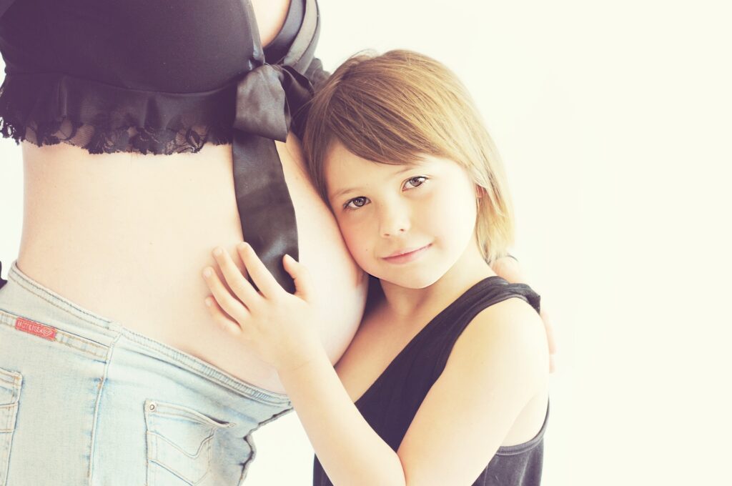 pripremite starije dete za dolazak bebe: šta bi prvo trebalo da mu objasnite?