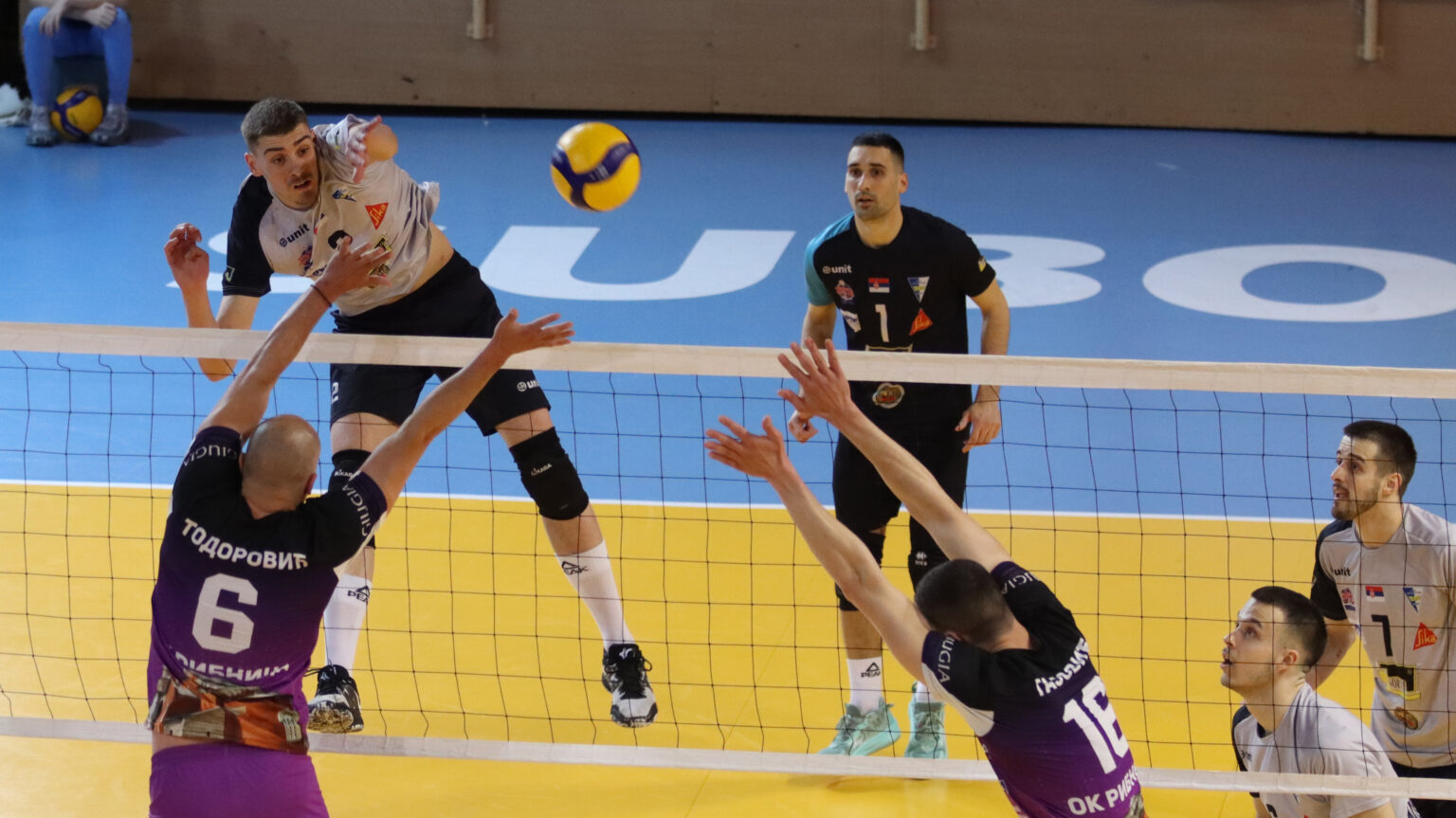 Fwd: Odbojkaši Spartaka obezbedili plasman u polufinale plej ofa