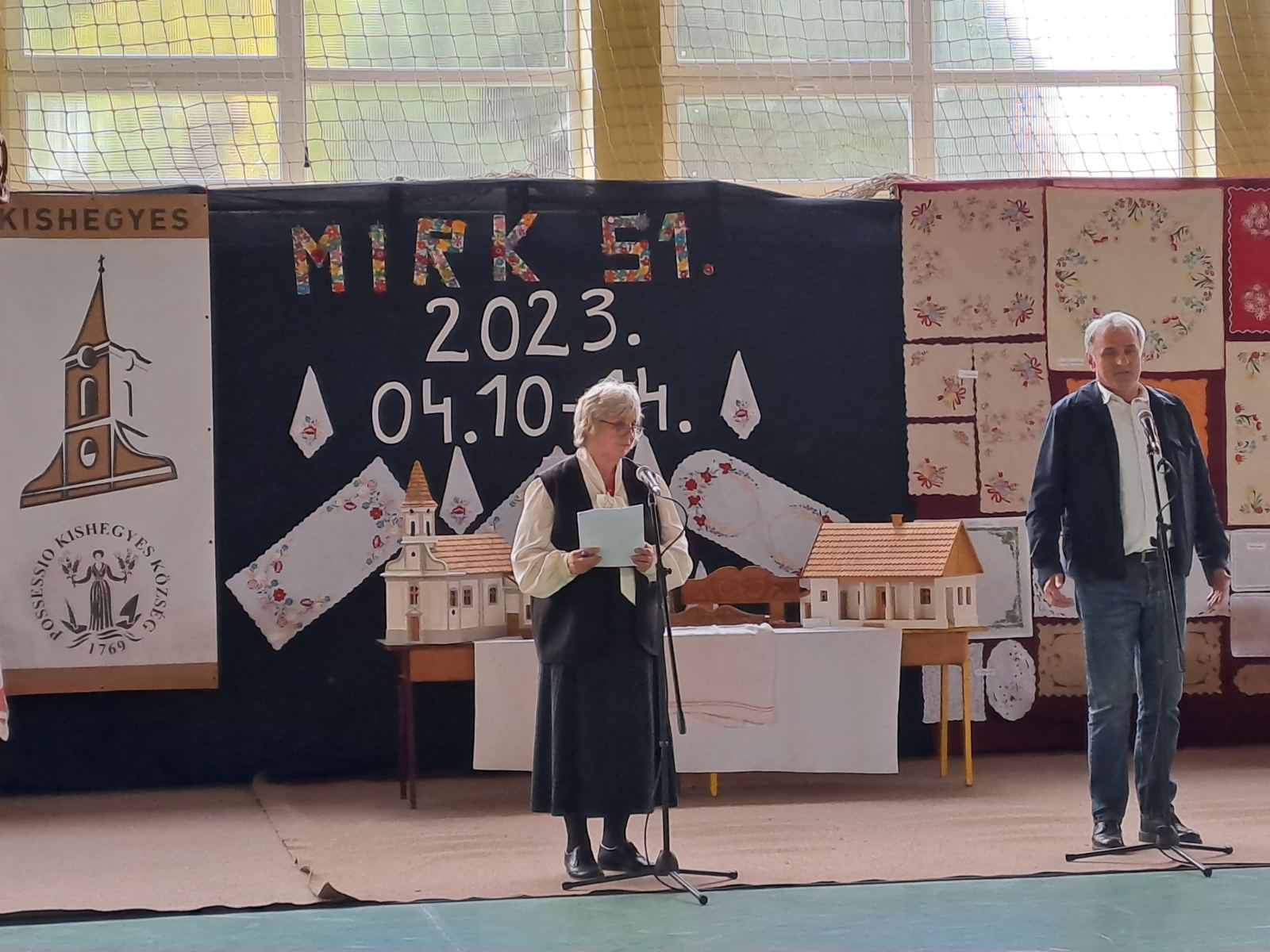 Mali Iđoš: U toku 51. Međunarodna izložba ručnih radova i kolekcionarstva