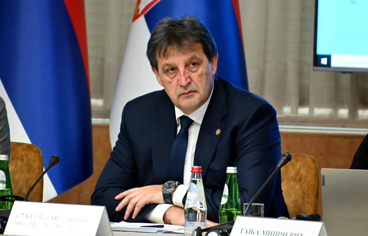 Ministar Gašić u razgovoru sa meštanima Makove sedmice poručio da je bezbednost građana Srbije na prvom mestu