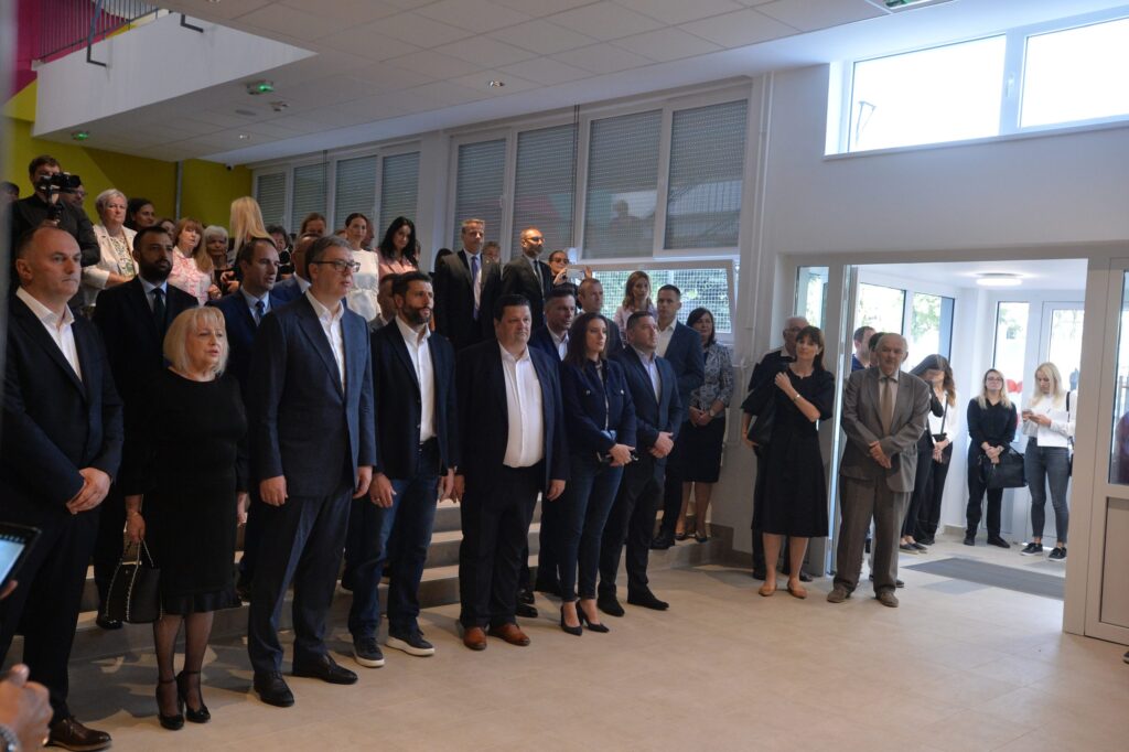 Vučić obilazi renoviranu OŠ „Svetislav Golubović Mitraljeta“ u Zemunu
