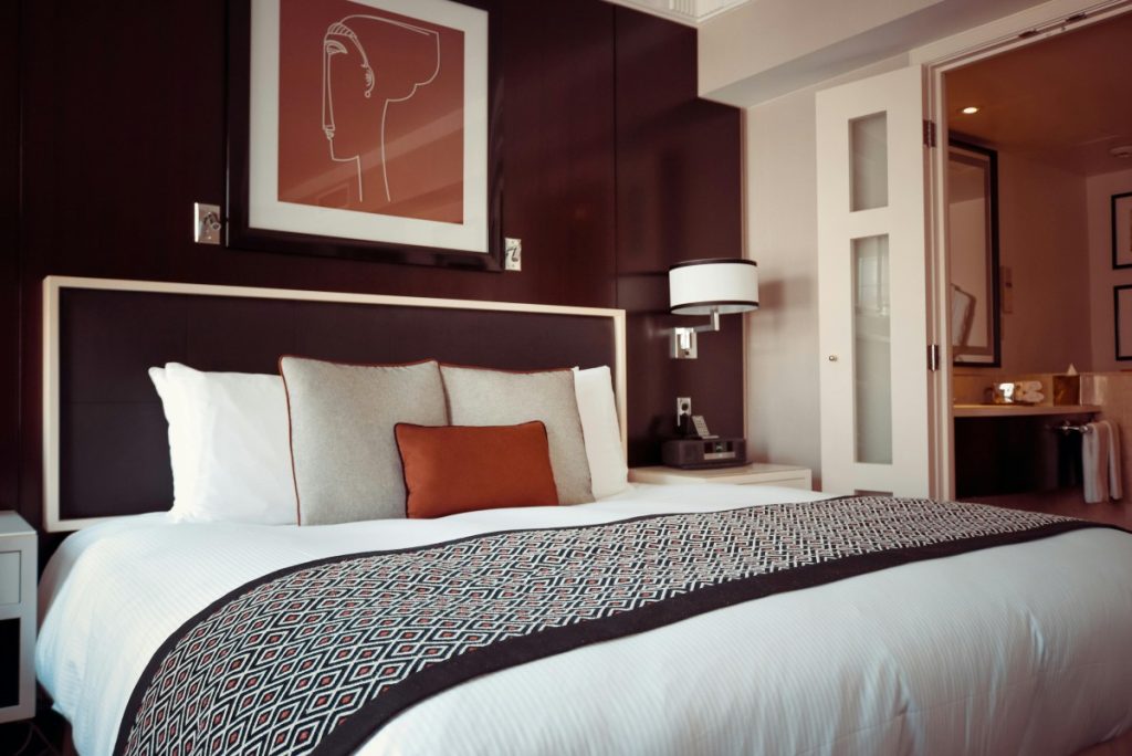 Ne brukajte se: Da li je preporučljivo sređivati krevet pri napuštanju hotela? Stručnjaci nude bonton savete