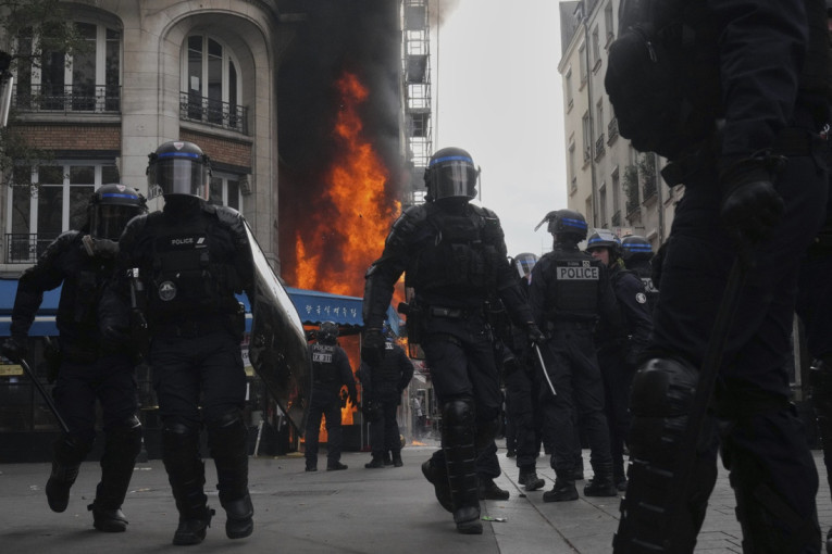 Francuska policija uhapsila 675 demonstranata: Samo u Parizu zbog divljanja iza rešetaka završilo 280 osoba