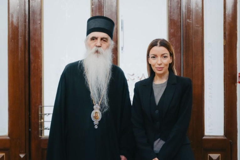 Adrijana Mesarović se susrela sa mitropolitom bačkim Irinejem