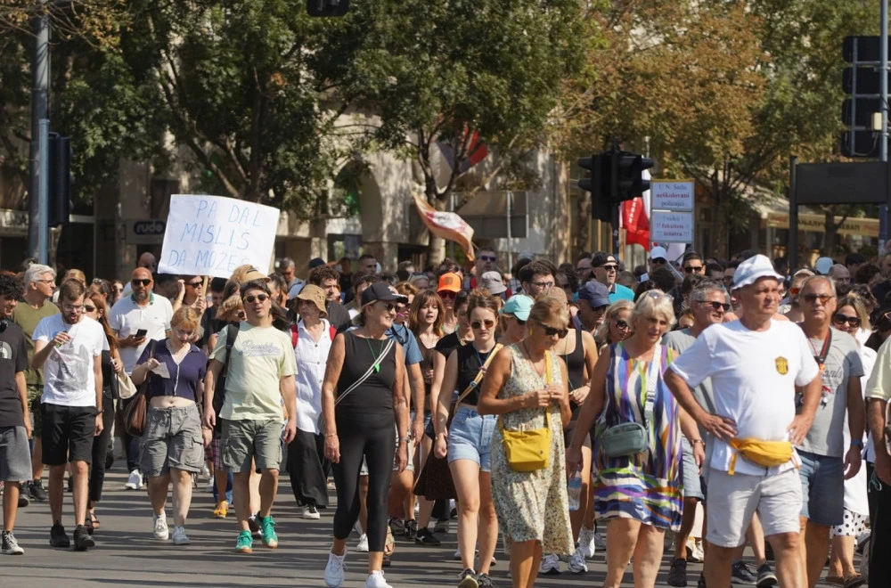 Mediji: Tone brod blokadera VIDEO