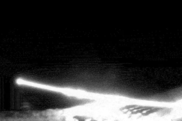 Britanci uspešno testirali "Zmajevu vatru": Lasersko oružje pogodilo superbrze dronove