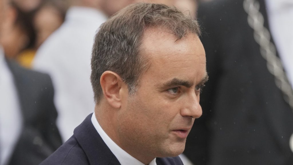 Lekorni iskoristio ustavno ovlašćenje da nametne deo budžeta u skupštini bez glasanja