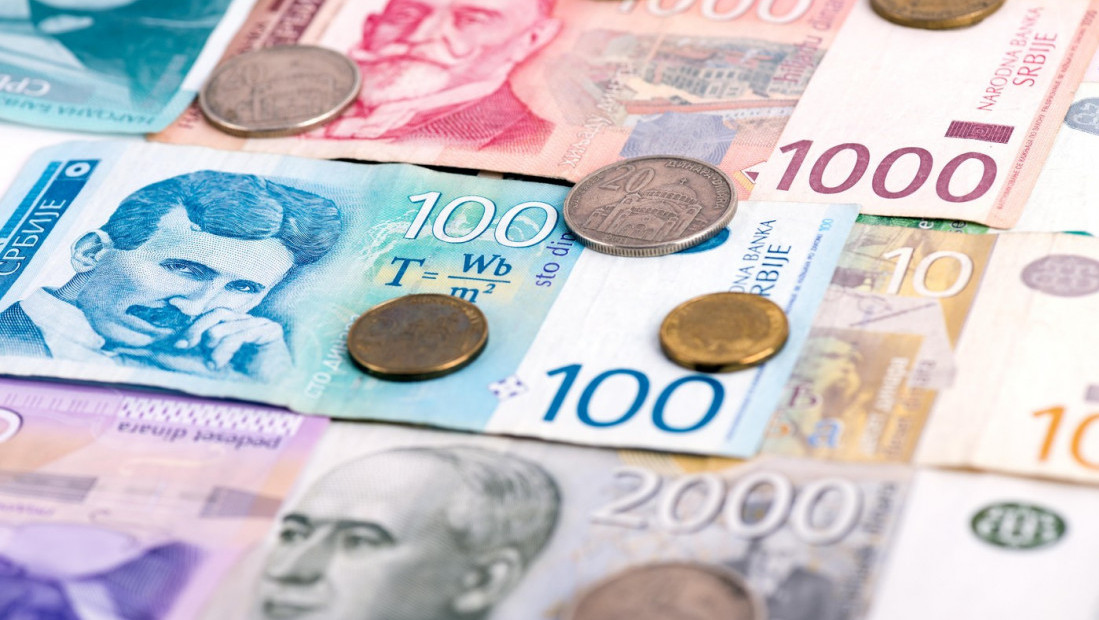 U novembru najveće plate naftašima, u proseku 298.902 dinara
