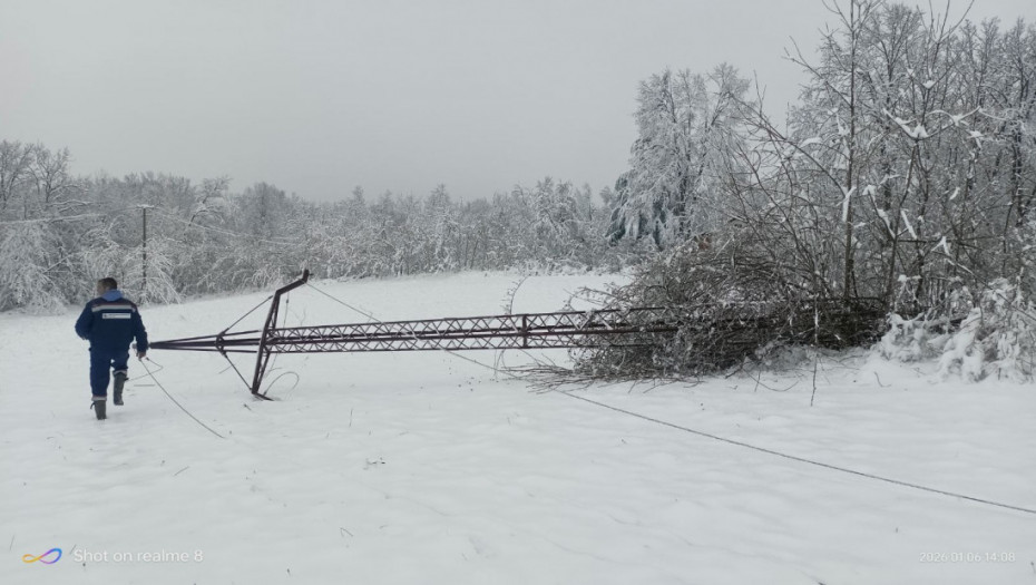 Sneg i ledena kiša u Srbiji: Na istoku crveni meteo-alarm, poplave i nestanak struje u više regiona