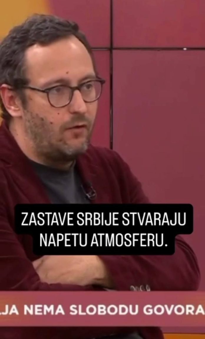 (VIDEO) BLOKADERU SMETA SRPSKA ZASTAVA Urdarević navodi da državni simbol izaziva napetost u društvu