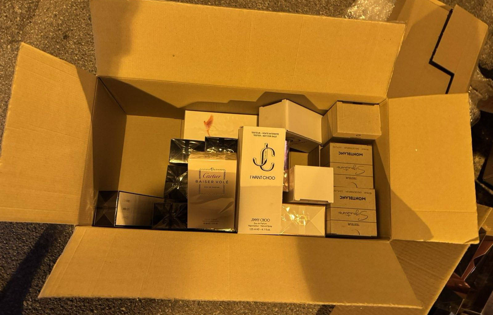 Zaplenjeno 760 parfema u vrednosti oko 4.200.000 dinara