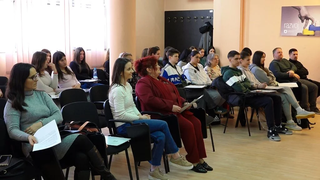 Održan seminar „Od obrazovanja do ekonomske nezavisnosti – ravnopravne u životu i radu“