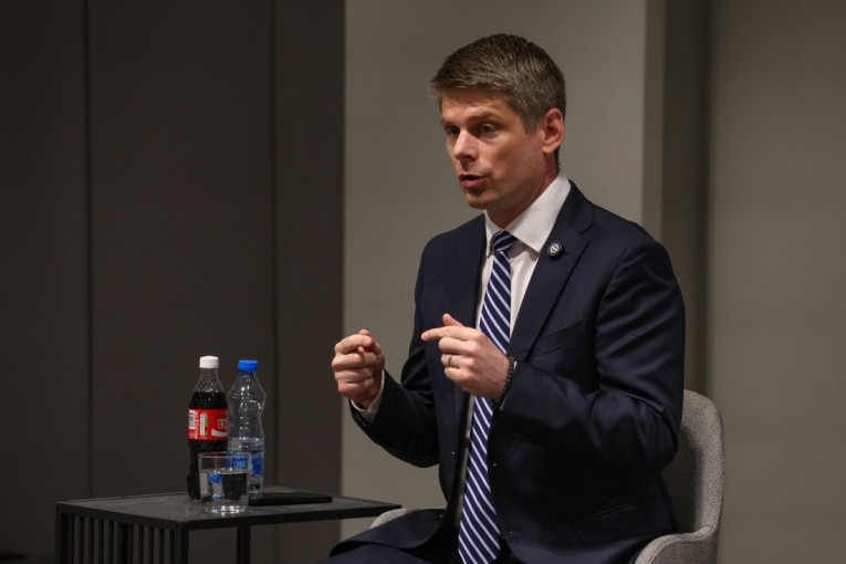 Demoliran večiti student: Poslušajte odgovor Arno Gujona neprijateljima Srbije