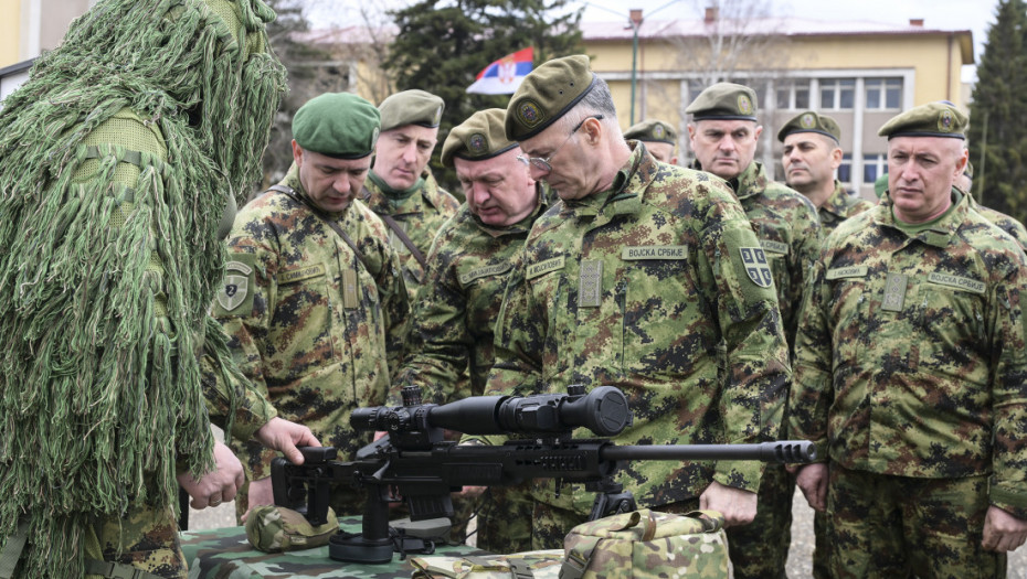 Mojsilović u obilasku jedinica u Kraljevu- Nastavljamo sa nabavkom naoružanja i opreme