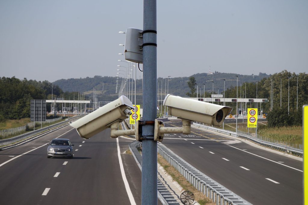 Vozači će se šokirati! Evo sa koje udaljenosti kamere zaista mogu da vas snime zbog prekoračenja brzine
