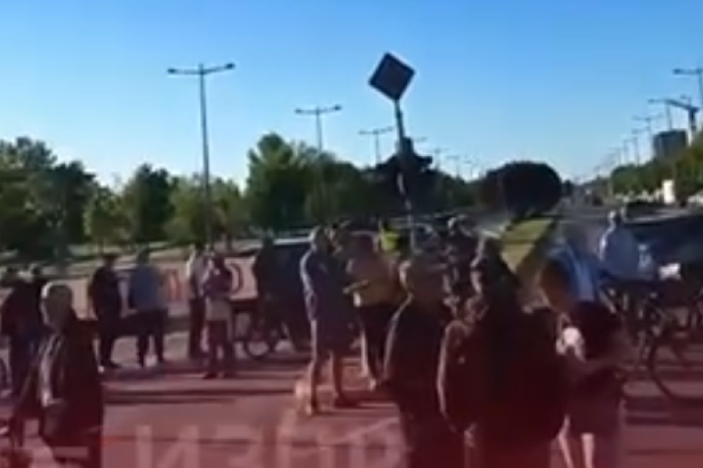 Blokada ili prazna raskrsnica? Nova S broji "stotine", snimak pokazuje suprotno