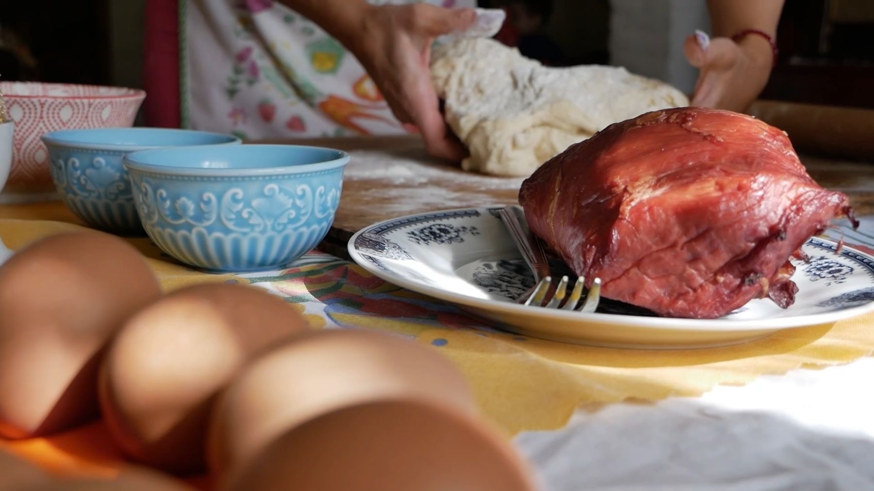 Miris šunke i šarena jaja: Uskrs koji spaja porodicu