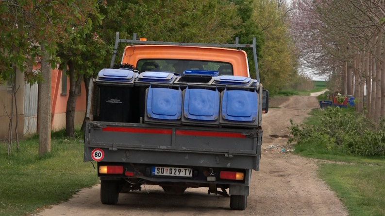 Počela je podela plavih kanti u MZ Čantavir