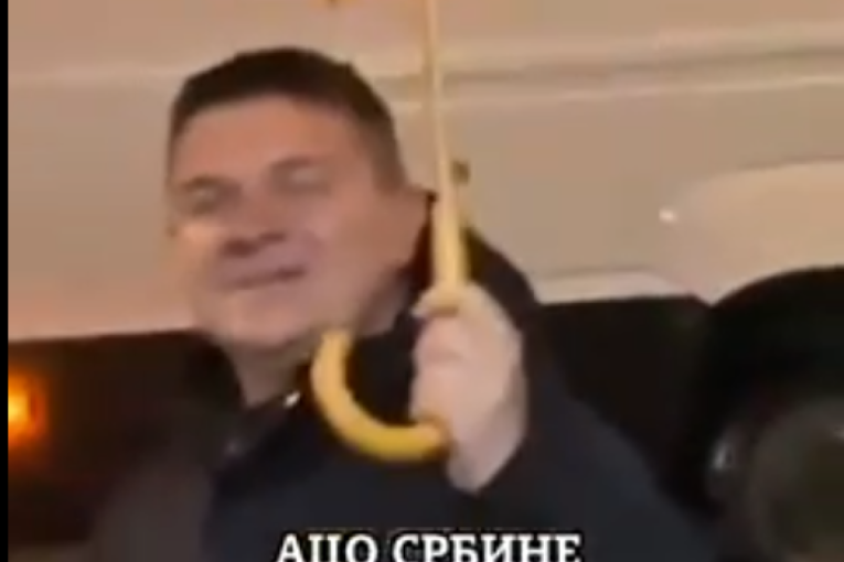 Urnebesno! Okoreli opozicionar iz Kraljeva uzvikuje Aco, Srbine! (VIDEO)