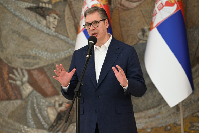 "Kakvih bre 200.000?! Lažete narod u lice!" Predsednik Vučić demolirao blokadere!