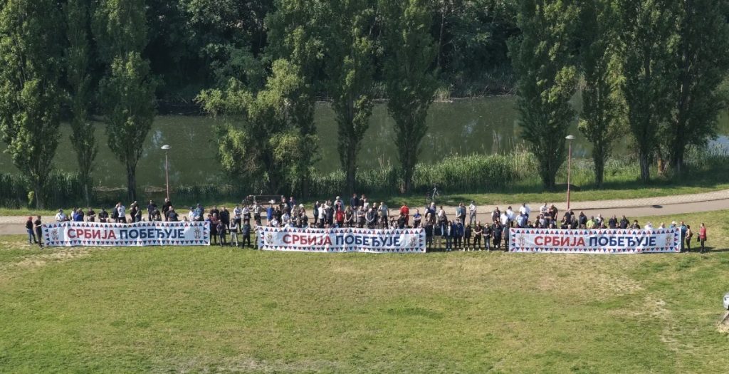 (VIDEO) Aktivisti GrO SNS Sombor u akciji uređenja