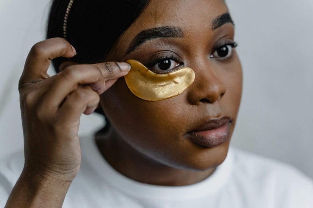 LepotaFlasteri za podočnjake u teretani: beauty trend ili opasnost za kožu?
