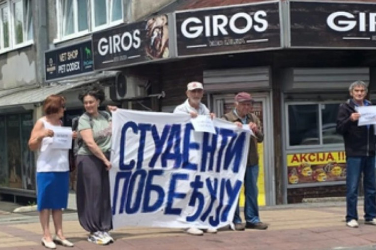 Žestoka blamaža blokadera- Skupili pet ljudi na Banovom brdu, da nije tužno bilo bi smešno!