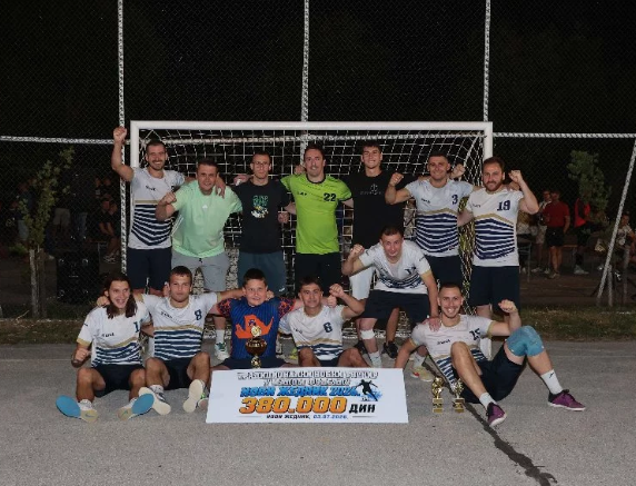 Čikeriji trofej u Novom Žedniku