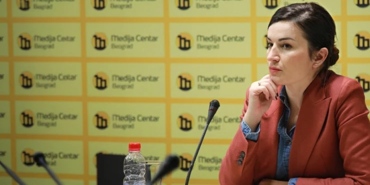 Upeklo sunce, pa ne zna šta priča! Obućina nastavlja da laže o dečaku iz Valjeva, a nedavno sama priznala da su izmislili priču (VIDEO)