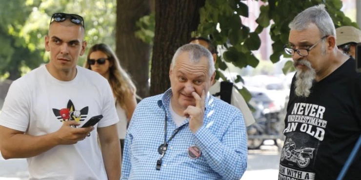 Poruka o šišanju žena izazvala potres u Demokratskoj stranci! Pljuju ga Ješić, Civarić, Grbović... (FOTO)