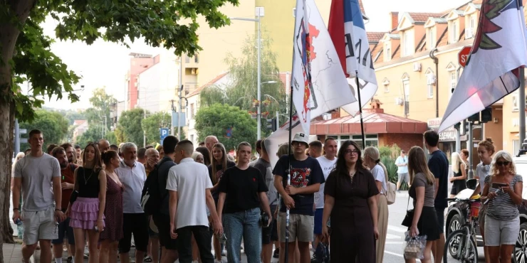 Brutalno gaženje Ustava Srbije! Blokaderi uvode diktaturu!