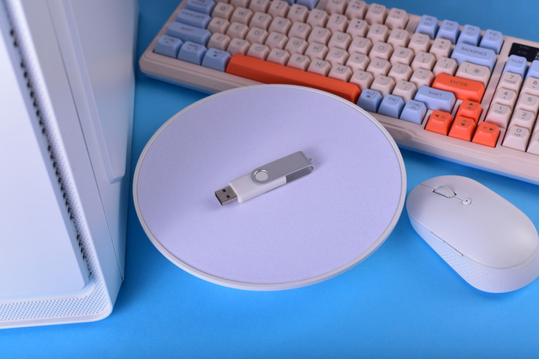 USB fleš memorija nije prošlost: Zašto opstaje