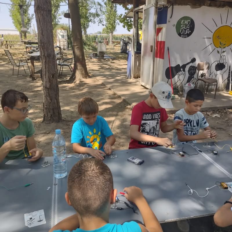 Šah, priroda i druženje: Mini Jugoslavija okuplja igrače svih generacija u parku pod zvezdama