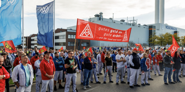 Nemačka industrija tone u dugotrajnu krizu: Svakog meseca nestaje 15.000 radnih mesta