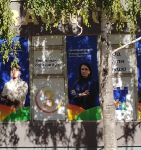 (VIDEO) Raspad blokadera u Kuli: Puklo u redovima opozicije! Hteli da joj otmu mandat, ona ih oduvala i napustila lažne borce za građane!