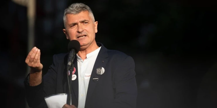 Pet minuta čistog blama: Srdanović nema odgovor ni na jedno pitanje, na kraju mu ostalo samo da vređa Vučića (VIDEO)
