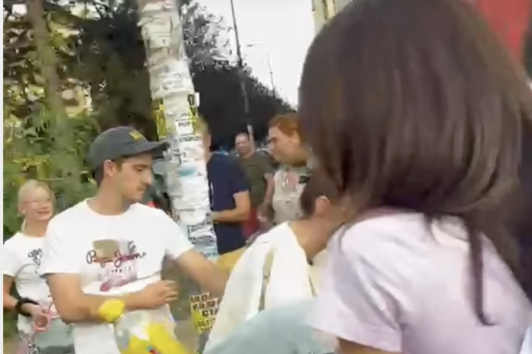 Beograđanka razmontirala blokadere usred rasprave: „Podržavala sam vas, ali kako vas nije sramota koga sada nudite!“ (VIDEO)