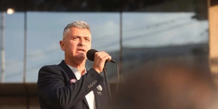 Za njih nijedan zakon ne važi! Srdanović od dve garaže sebi nelegalno napravio još jedan stan - Šta bi tek uradio da se dočepa vlasti (FOTO)