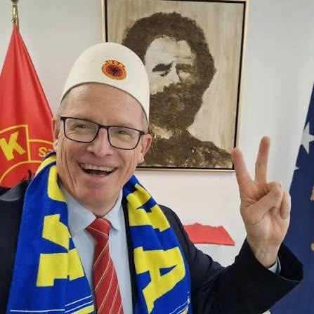 Tražio je da se ukloni spomenik Milici Rakić, a da se podigne Madlen Olbrajt! Pogledajte ko pruža podršku Srdanoviću!