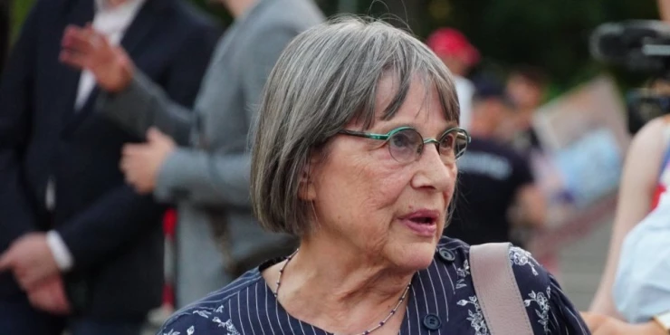 Kad ona hvali, sve je jasno! Najozloglašenija mrziteljka Srbije stala uz blokadersku listu