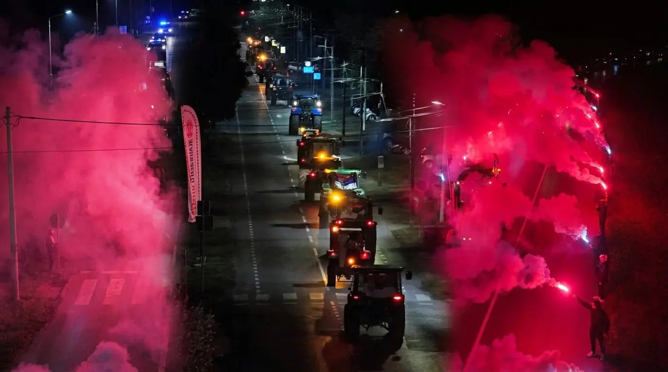 Poljoprivrednici iz Kule i Vrbasa traktorima krenuli ka Novom Sadu — Veličanstvena kolona i baklje obasjale put podrške Aleksandru Vučiću!