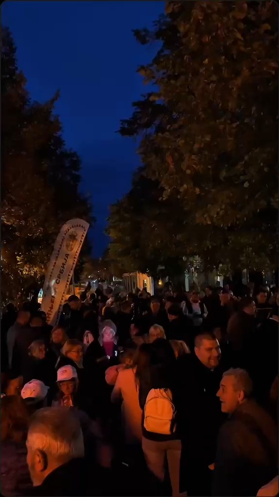 Reka ljudi na ulicama Inđije: Masovna podrška listi broj 1 i Aleksandru Vučiću!