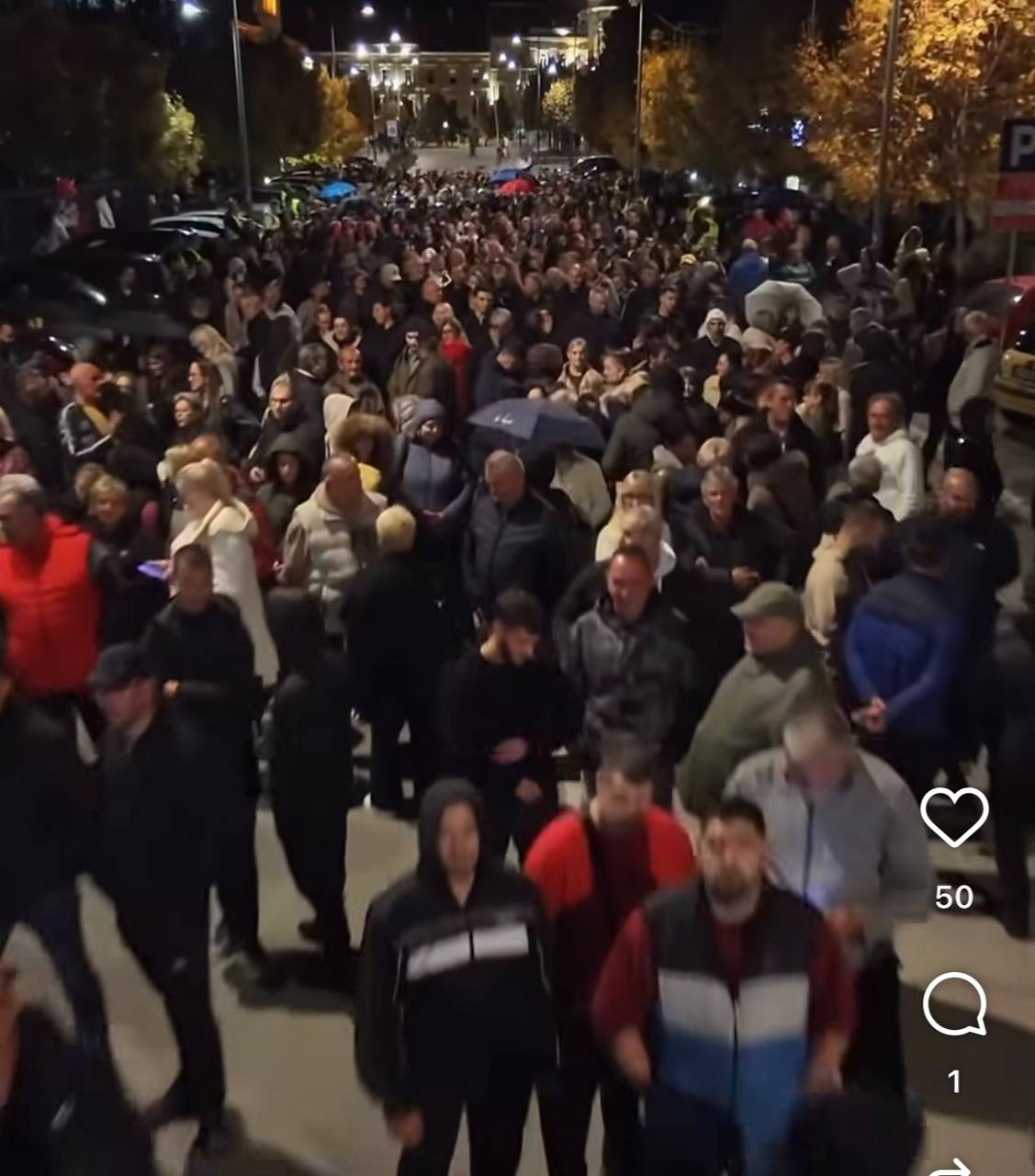 Zrenjanin krenuo u šetnju podrške listi „Aleksandar Vučić – Ujedinjena Srbija“: Pogledajte kako izgleda atmosfera u ovom gradu!