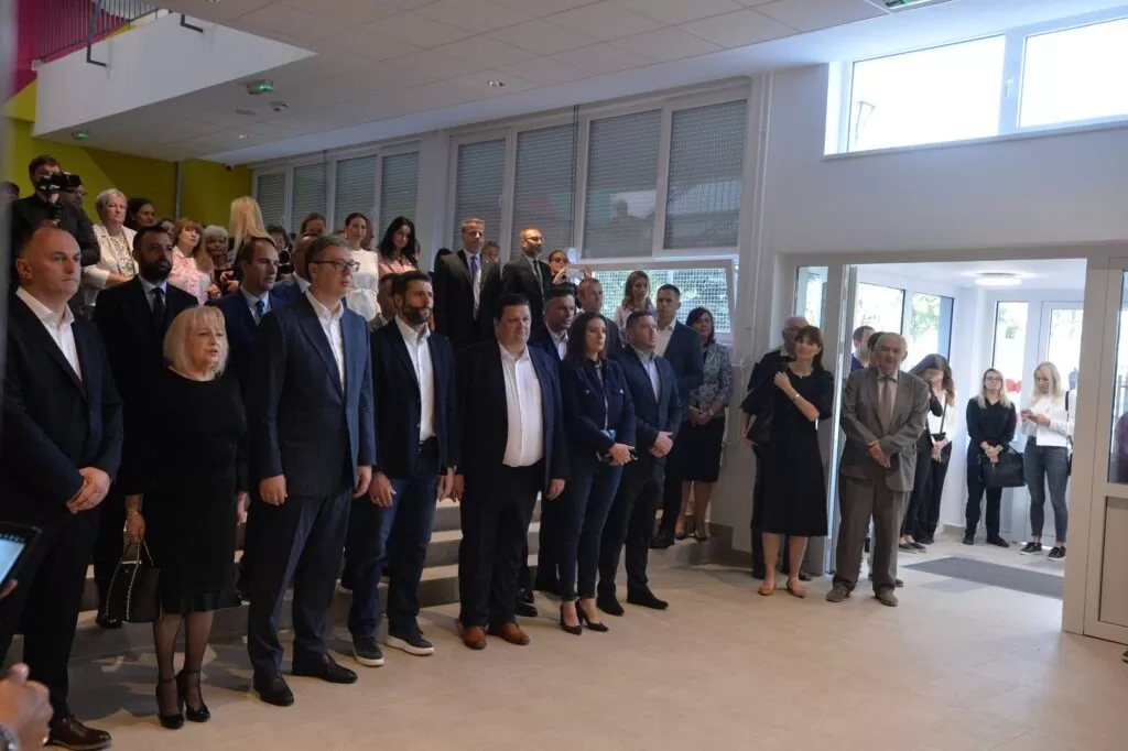 Vučić obilazi renoviranu OŠ „Svetislav Golubović Mitraljeta“ u Zemunu