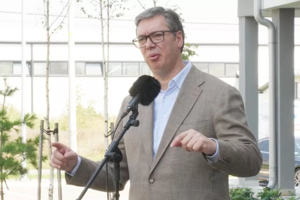 Vučić: Moguće i dodatno povećanje plata i minimalca od maja ili juna
