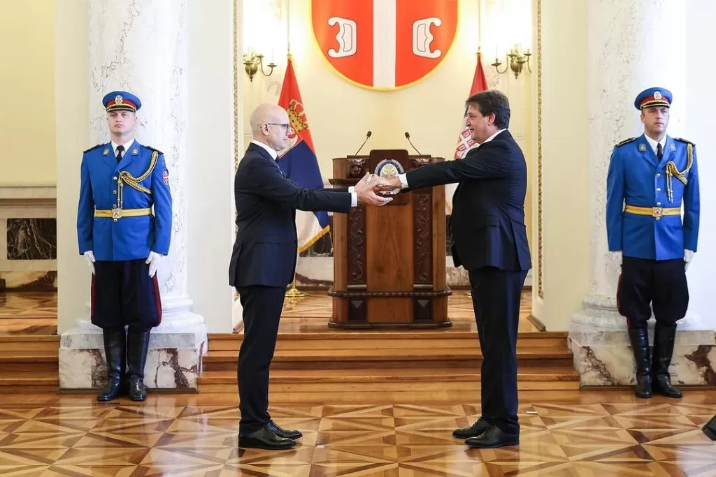 Vučević predao dužnost Gašiću: Ministarstvo odbrane ostaje u sigurnim rukama