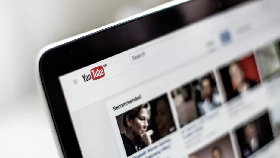 Jutjub uveo opciju "AI carousel" za lakšu pretragu sadržaja uz pomoć veštačke inteligencije